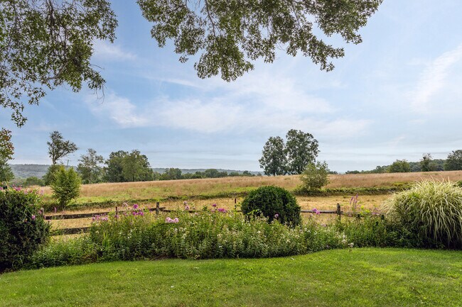 Photo - 23 W Mountain Rd