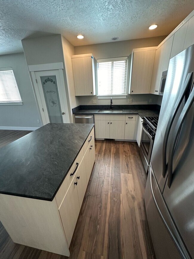 Photo - 3 Bed/2.5 Bath Single Family Home - Empire...