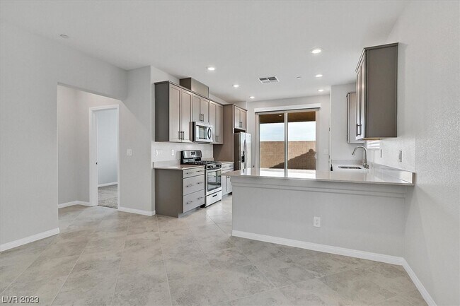 Photo - 2388 Bellinzona Pl