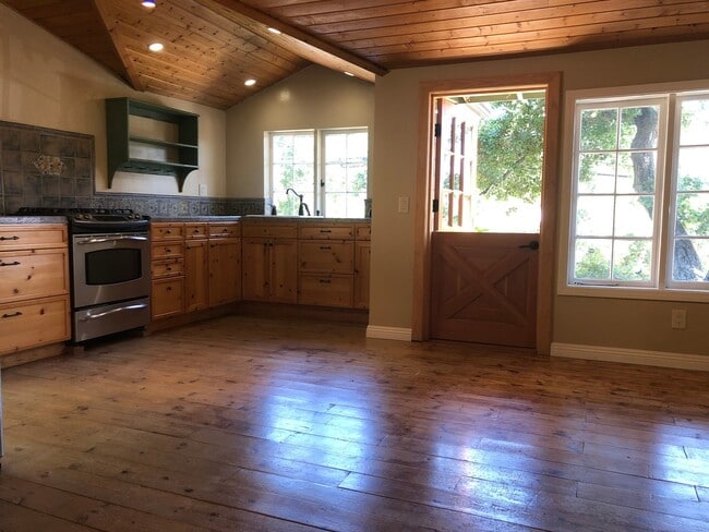 Photo - Country Charm In The City!