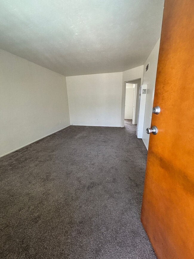 Building Photo - Community Joy Studio Available!!!! Unit 11