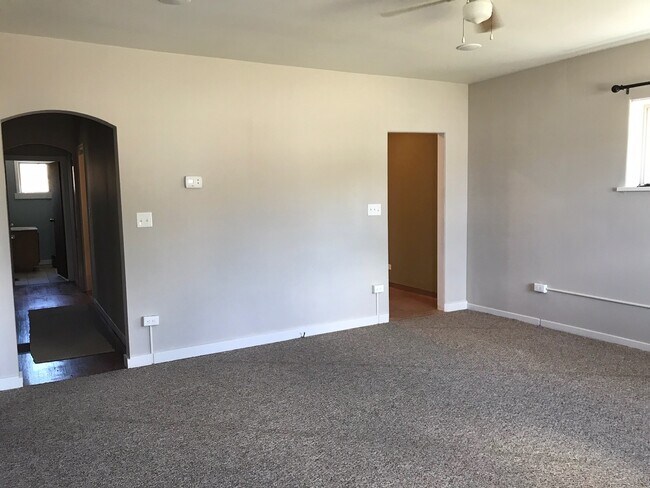 Living room - 1148 W Park