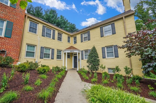 Beautiful 1BR/Loft at Rock Creek Garden Co... - Beautiful 1BR/Loft at Rock Creek Garden Co...