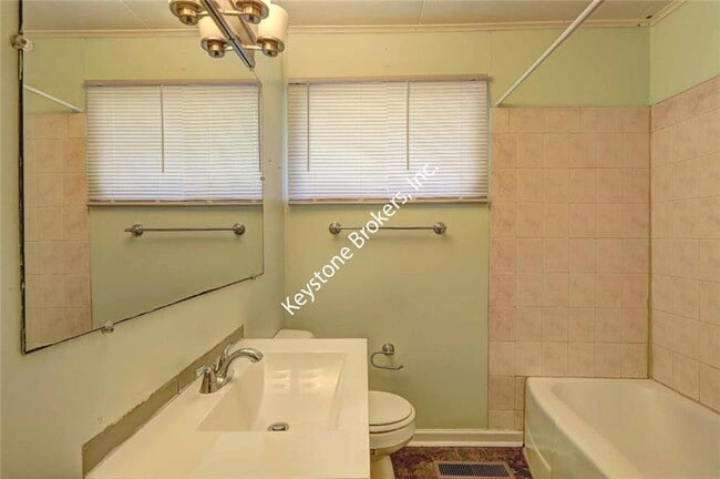 Photo - 604 Hale Ave