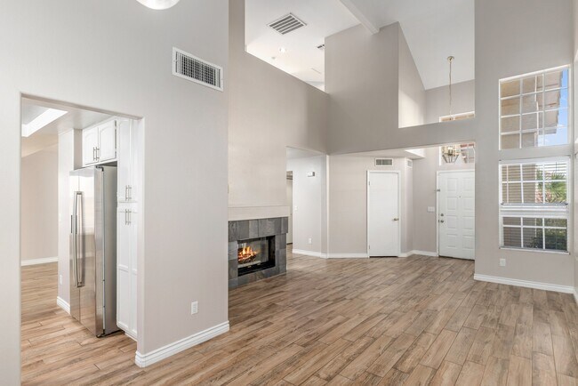 Photo - 2345 Potters