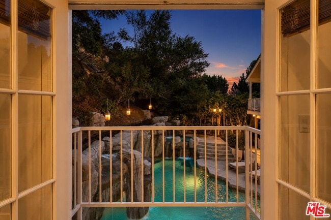 Photo - 1174 Coldwater Canyon Dr