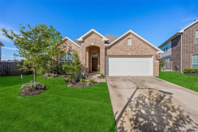 Building Photo - 2503 Pines Pointe Dr