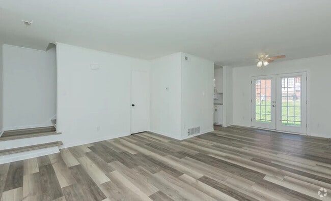 Building Photo - Room in Townhome on Greenbriar Rd
