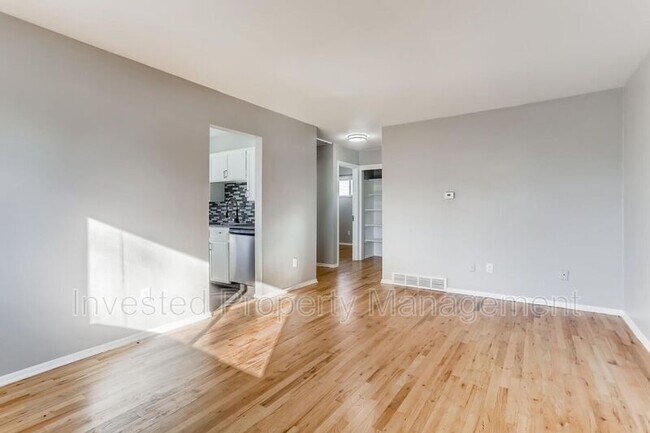 Photo - 405 W Bates Ave