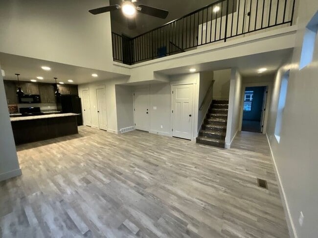 Photo - 5 bdrm 3 1/2 bth Home 2 Car Garage- Dog friendly