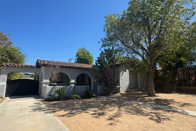 Building Photo - 1530 S Ogden Dr Rental