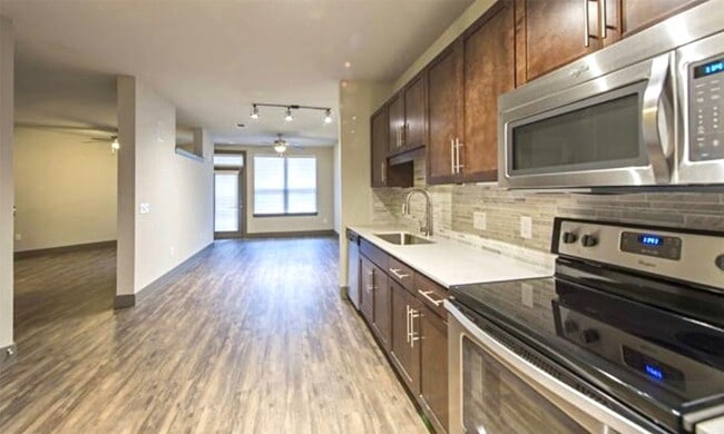 Building Photo - 2910 Milam St Unit 1428