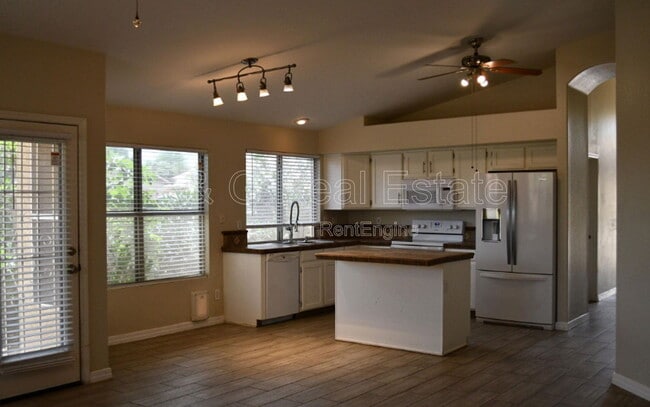 Photo - 1476 E Silver Creek Rd