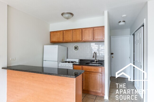 Photo - 5847 N Winthrop Ave Unit 101