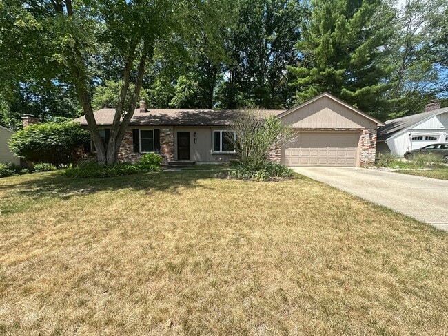 Large Four Bedroom Ranch in Forest Hills! - Large Four Bedroom Ranch in Forest Hills! House