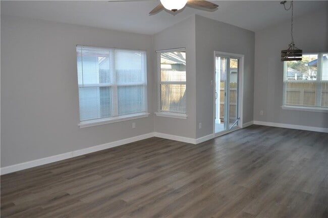 Photo - 5909 Jacob Glen