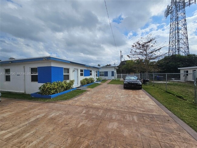 Building Photo - 6130 Grant St Unit 3