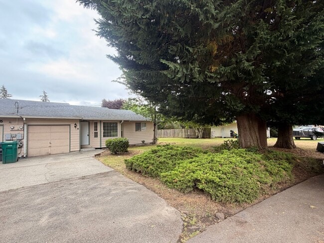 Building Photo - ESTENSON Unit 2