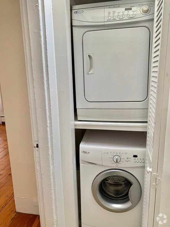 Building Photo - 10 Appian Way Unit 3 Rental