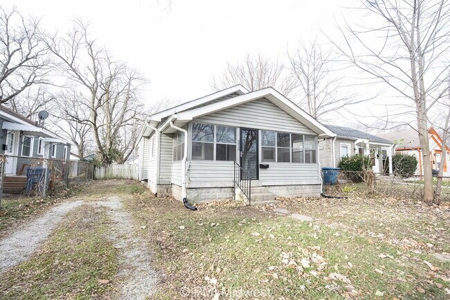 Building Photo - 4850 Hillside Ave