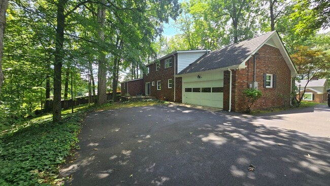Photo - 4 Bed/2.5 Bath Brick Home - Kingsport TN
