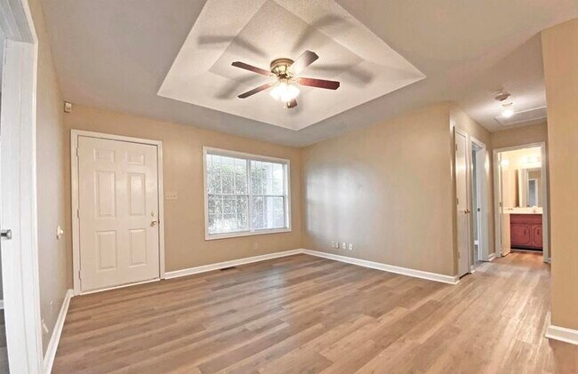 Photo - 581 Oakmont Dr