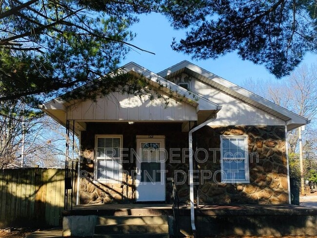 Photo - 1501 Henning Ave House