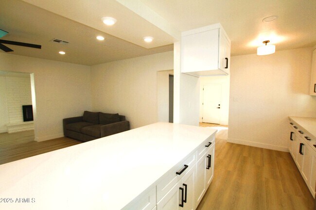 Photo - 443 N Sycamore