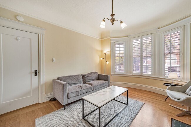 Photo - Offered FURNISHED or UNFURNISHED: 3 BR with Split BA flat in Presidio Heights