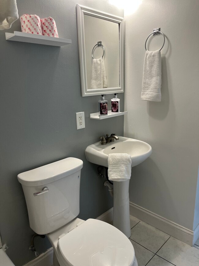 Photo - 1832 Gilmartin St