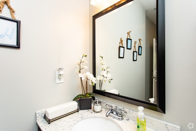 2BR, 2BA - 1,053 SF - Suite B - Madison Park