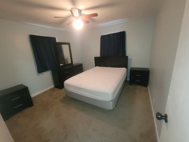 Building Photo - 810 Seymour Rd Unit B