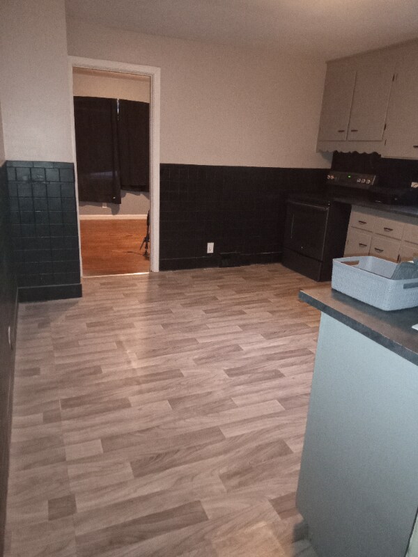 Photo - 385 Saxton St