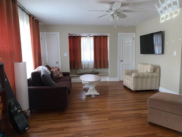Photo - 147 Main St