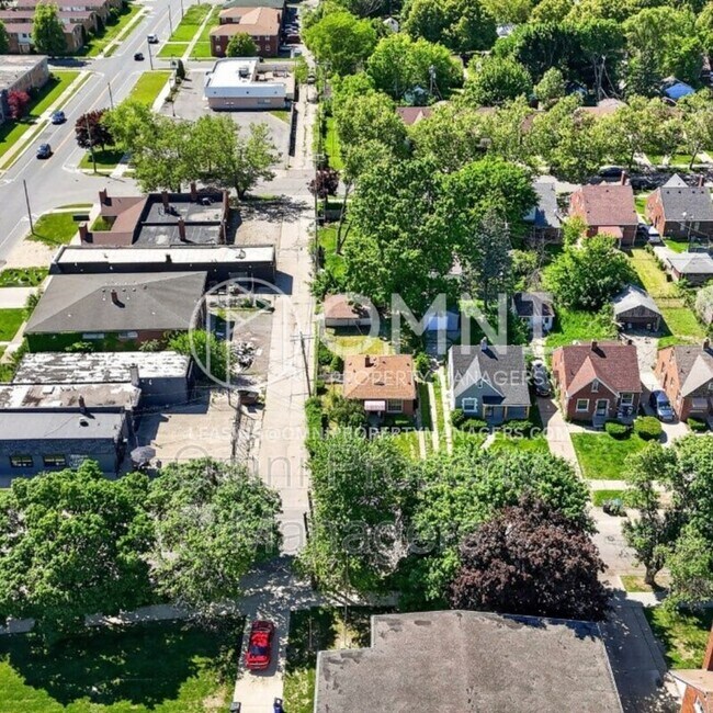 Photo - 11529 Roxbury St