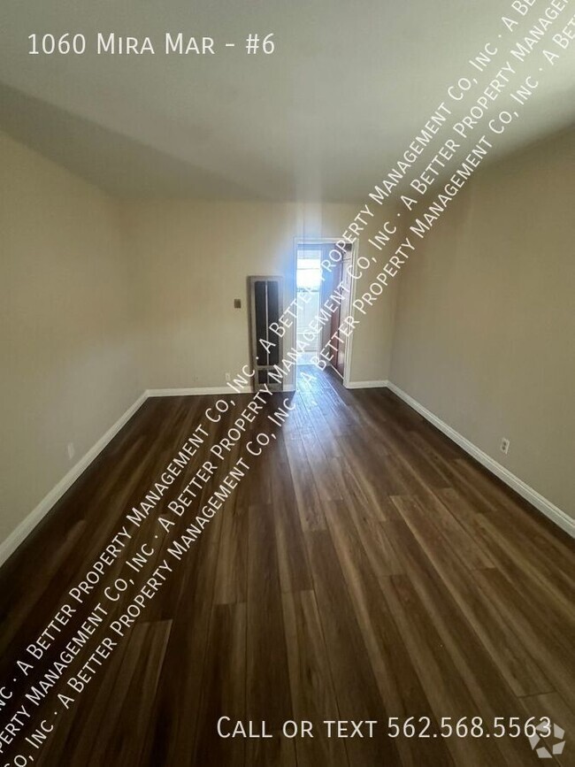 Building Photo - Upper Large One Bedroom w/NEW PLANK FLOORS... Unit #6 Rental