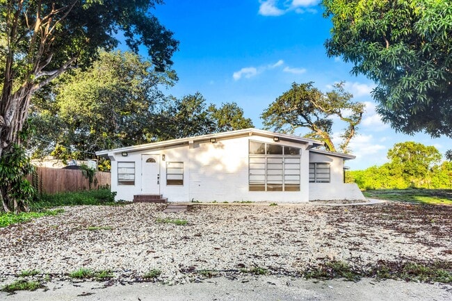 Building Photo - 3360 N 57th Dr Rental