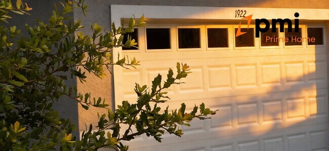 Photo - Stunning 5-Bedroom single family Home in Tavares | Spacious Layout & Modern Comforts