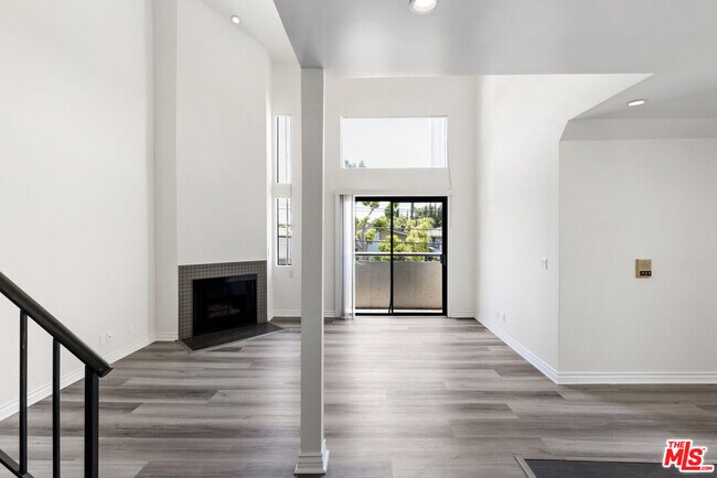 Photo - 6212 Fulton Ave Unidad 205