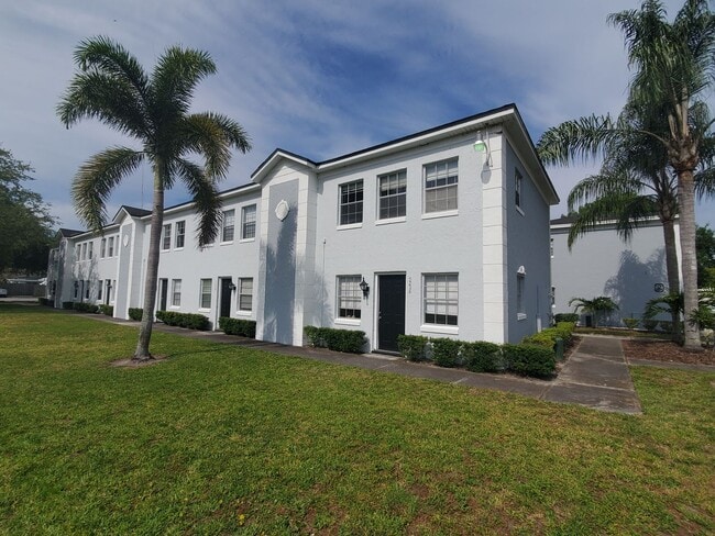 Updated One Bedroom, One Bath Apartment - ... - Updated One Bedroom, One Bath Apartment - ... Unit P1: Piazza Park #5238