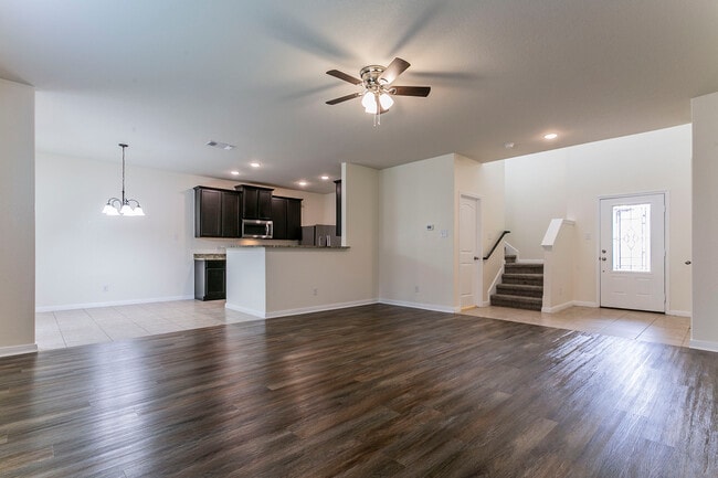 Photo - 211 Azalea Way