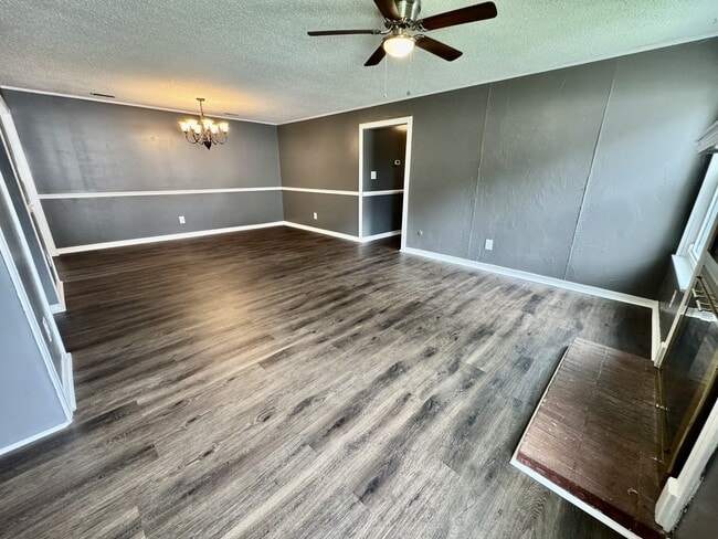 Photo - 1417 Goldfinch Ln