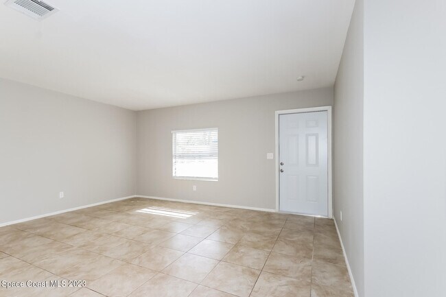 Photo - 1376 23rd Pl SW