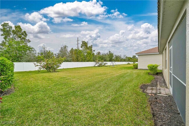 Photo - 3052 Royal Gardens Ave