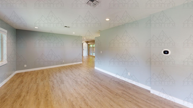 Photo - 3504 Royal Crest Dr E