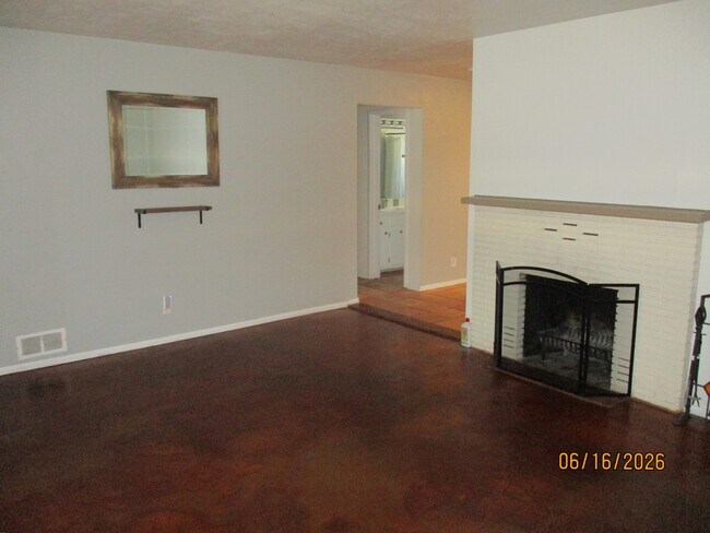 2101 June St NE