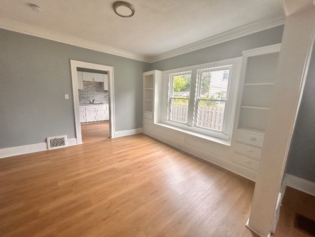 Photo - 3463 E 118th St Unidad Down