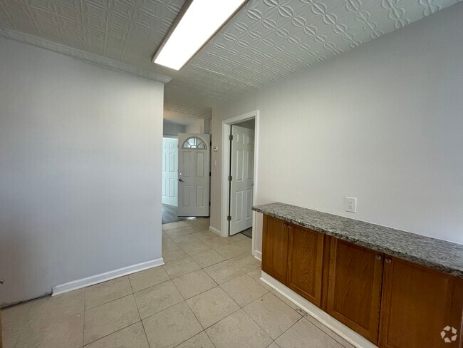 Building Photo - 38 Jewett Ave Unit 2 Rental