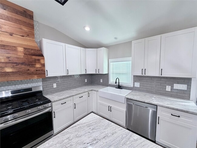 Photo - 710 N Rusk St