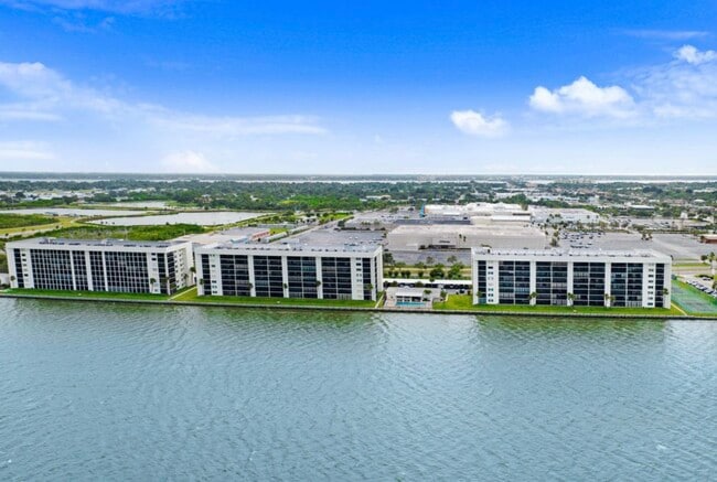 Photo - 250 S Sykes Creek Pkwy Unit 404